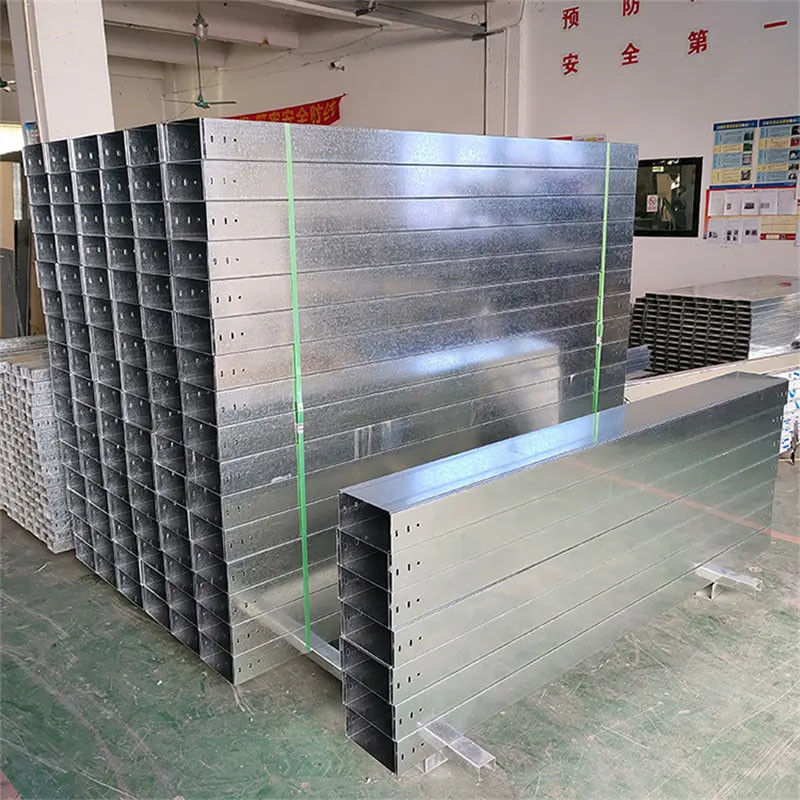 Galvanized Non-flammable Cable Tray Custom Length Solid Bottom Cable Tray dengan konektor