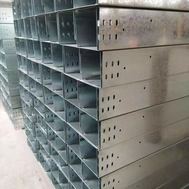 Silver Galvanized Solid / Perforated Cable Tray Untuk Instalasi Pemasangan Dinding / Lantai Disesuaikan